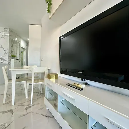 Moderno Loft En La Colina توريمولينوس